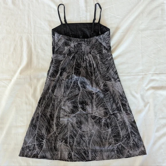Dynamite Black and White Leaf Print Midi Dress - Picture 8 of 10